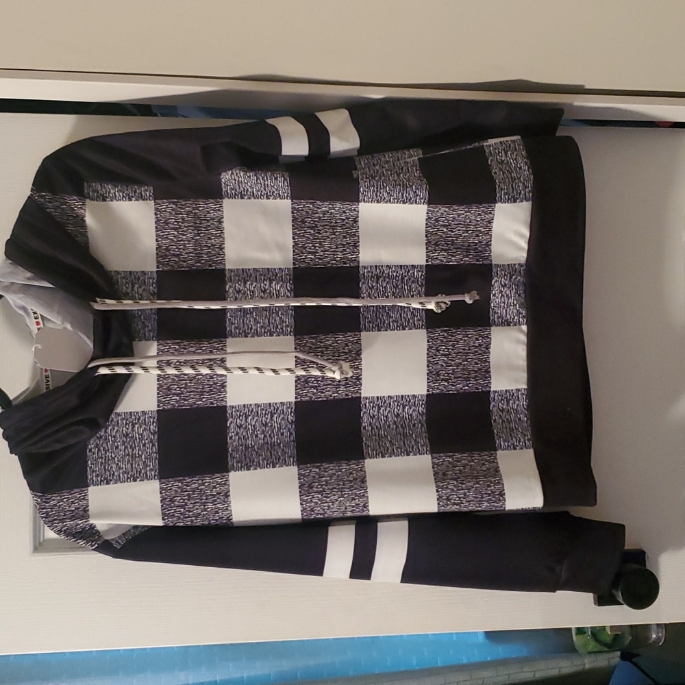 Black and white checkered sweatshirt